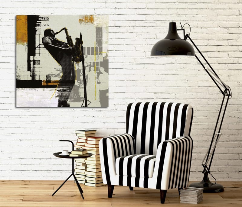Canvastavla 45x45 cm - Jazzmusiker som spelar saxofon i en urban miljö, Svart / Gult / Grått