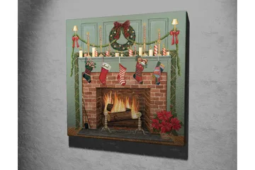 Canvastavla 45x45 cm - Juldekorationer vid en öppen spis med strumpor och ljus - Röd / Grön / Brun - Inredning - Tavlor & posters - Canvastavla