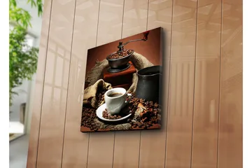 Canvastavla 45x45 cm - Kopp med nybryggt kaffe omgiven av kaffebönor och en kaffekvarn - Mörkbrun / Svart / Beige - Inredning - Tavlor & posters - Canvastavla