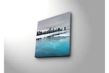 Canvastavla 45x45 cm - Kustlinje med frusna sjöar och en stadssilhuett i bakgrunden - Isblå / Grå / Vit - Inredning - Tavlor & posters - Canvastavla