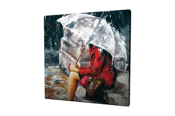 Canvastavla 45x45 cm - Kvinna i röd kappa som sitter under ett paraply i regnet - Röd / Grå / Beige - Inredning - Tavlor & posters - Canvastavla