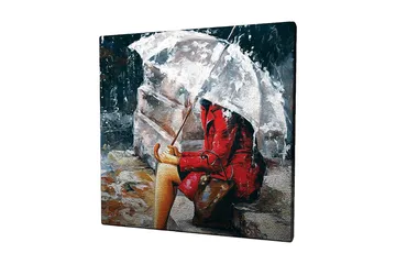 Canvastavla 45x45 cm - Kvinna i röd kappa som sitter under ett paraply i regnet - Röd / Grå / Beige - Inredning - Tavlor & posters - Canvastavla
