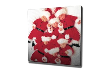 Canvastavla 45x45 cm - Lekfull samling av barn i tomtedräkter - Röd / Vit - Inredning - Tavlor & posters - Canvastavla