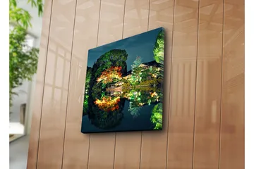 Canvastavla 45x45 cm - Lugn nattlig landskap med reflekterande vatten och färgglada träd - Grön / Röd / Blå - Inredning - Tavlor & posters - Canvastavla