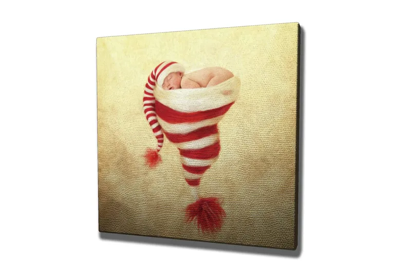 Canvastavla 45x45 cm - Nyfödd baby i en julig mössa med röd-vita ränder, Röd / Vit / Beige