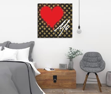 Canvastavla 45x45 cm - Röd hjärta med texten Me på en svart bakgrund med guldiga prickar - Röd / Svart / Guld - Inredning - Tavlor & posters - Canvastavla