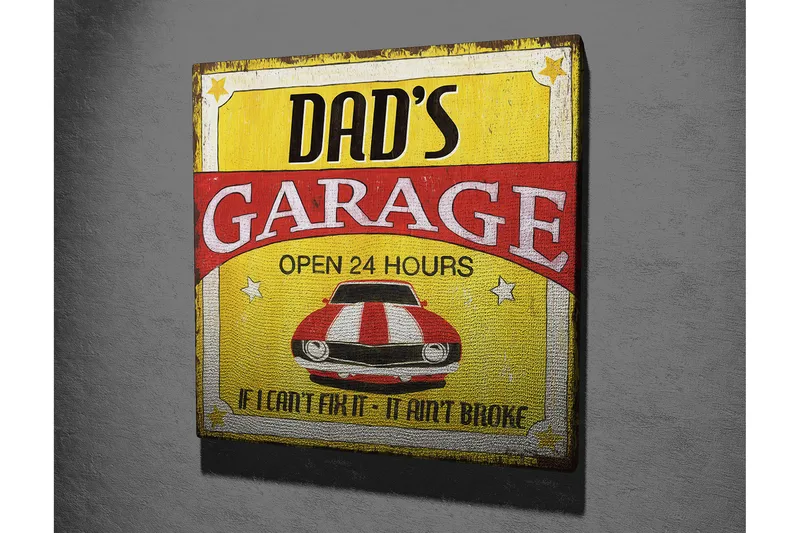 Canvastavla 45x45 cm - Retro skylt med en röd och vit randig bil - Röd / Gul / Vit - Inredning - Tavlor & posters - Canvastavla