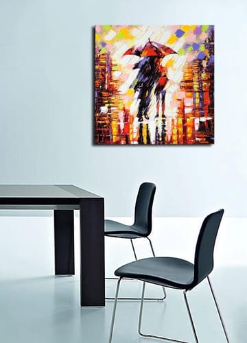 Canvastavla 45x45 cm - Silhuett av en person med paraply i en färgglad stadsmiljö - Röd / Orange / Svart - Inredning - Tavlor & posters - Canvastavla