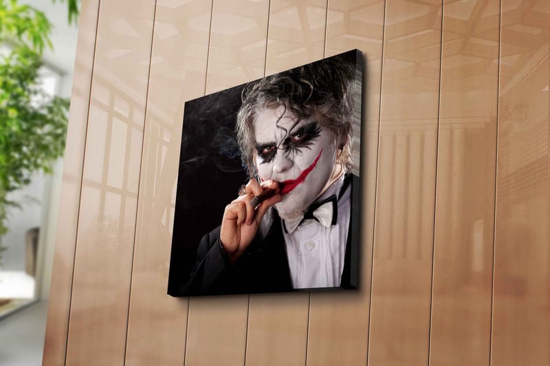 Canvastavla 45x45 cm - Skrämmande karaktär med clownsmink och cigarr - Vit / Svart / Röd - Inredning - Tavlor & posters - Canvastavla