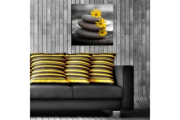 Canvastavla 45x45 cm - Stapel av grå stenar med gula blommor - Grå / Gul - Inredning - Tavlor & posters - Canvastavla