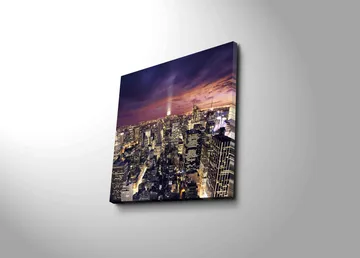 Canvastavla 45x45 cm - Storslagen vy över en stad i skymning med glittrande ljus - Mörkblå / Lila / Guld - Inredning - Tavlor & posters - Canvastavla