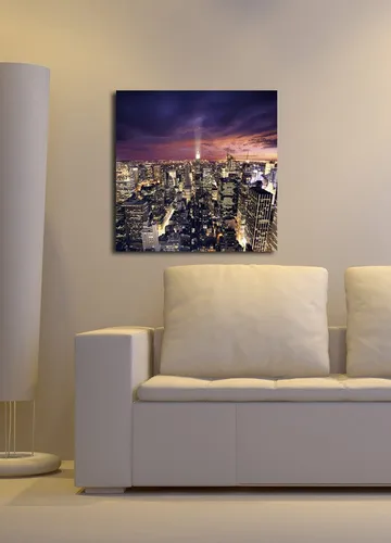 Canvastavla 45x45 cm - Storslagen vy över en stad i skymning med glittrande ljus - Mörkblå / Lila / Guld - Inredning - Tavlor & posters - Canvastavla