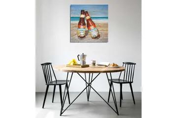 Canvastavla 45x45 cm - Två ölflaskor på en strandbakgrund - Brun / Blå / Beige - Inredning - Tavlor & posters - Canvastavla