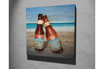 Canvastavla 45x45 cm - Två ölflaskor på en strandbakgrund - Brun / Blå / Beige - Inredning - Tavlor & posters - Canvastavla