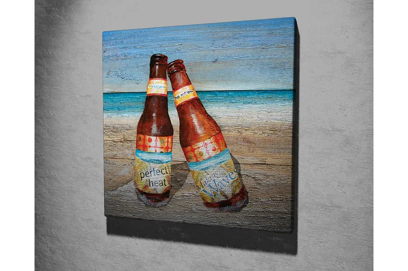 Canvastavla 45x45 cm - Två ölflaskor på en strandbakgrund - Brun / Blå / Beige - Inredning - Tavlor & posters - Canvastavla