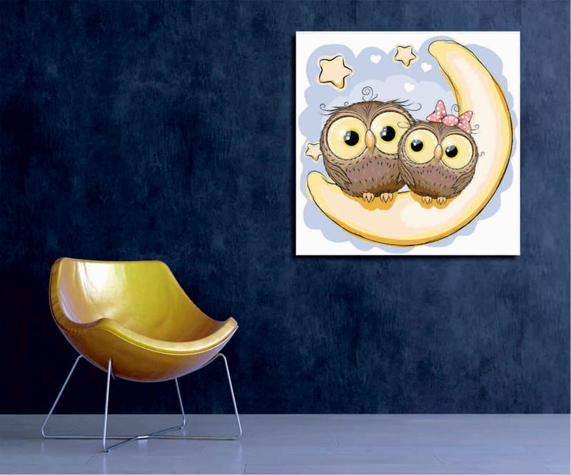 Canvastavla 45x45 cm - Två söta ugglor som sitter på en halvmåne med stjärnor i bakgrunden, Brun / Gul / Ljusblå