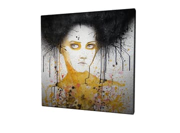 Canvastavla 45x45 cm - Porträtt av en kvinna med svart hår och en gul bakgrund - Svart / Gul / Vit - Inredning - Tavlor & posters - Canvastavla