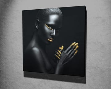 Canvastavla 45x45 cm - Porträtt av en kvinna med svart hud och guldiga detaljer - Svart / Guld - Inredning - Tavlor & posters - Canvastavla