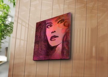 Canvastavla 45x45 cm - Porträtt av en kvinna med uttrycksfulla drag - Mörkröd / Lila / Rosa - Inredning - Tavlor & posters - Canvastavla