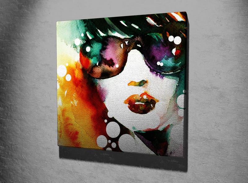 Canvastavla 45x45 cm - Porträtt av en kvinna med solglasögon och färgglad bakgrund - Grön / Orange / Lila - Inredning - Tavlor & posters - Canvastavla