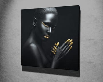 Canvastavla 45x45 cm - Porträtt av en kvinna med svart hud och guldiga detaljer - Svart / Guld - Inredning - Tavlor & posters - Canvastavla