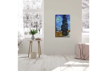 Canvastavla 45x70 cm - Mörk cypress mot en stjärnklar himmel - Blå / Grön / Gul - Inredning - Tavlor & posters - Canvastavla