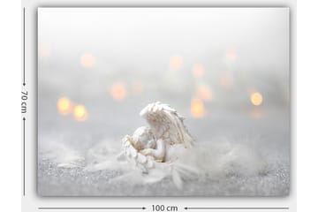 Canvastavla 70x100 cm - Ängel som vilar på ett mjukt underlag, omgiven av ljusa och drömlika element - Vit / Ljusgrå - Inredning - Tavlor & posters - Canvastavla
