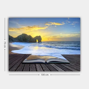 Canvastavla 70x100 cm - Öppen bok som ligger på en träbrygga med en solnedgång vid havet i bakgrunden - Blå / Orange / Beige - Inredning - Tavlor & posters - Canvastavla