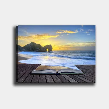 Canvastavla 70x100 cm - Öppen bok som ligger på en träbrygga med en solnedgång vid havet i bakgrunden - Blå / Orange / Beige - Inredning - Tavlor & posters - Canvastavla