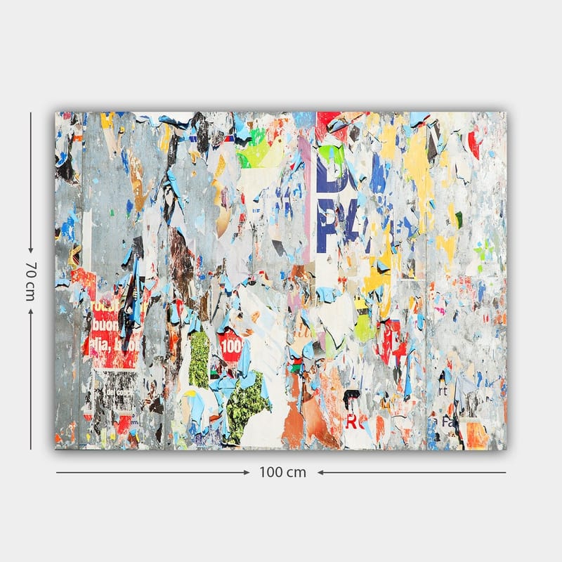 Canvastavla 70x100 cm - Abstrakt komposition av färgglada, slitna affischer och klistermärken som skapar en dynamisk och texturerad yta - Grå / Blå / Orange - Inredning - Tavlor & posters - Canvastavla
