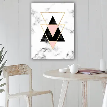 Canvastavla 70x100 cm - Abstrakt komposition av trianglar i olika färger och former - Svart / Rosa / Guld - Inredning - Tavlor & posters - Canvastavla