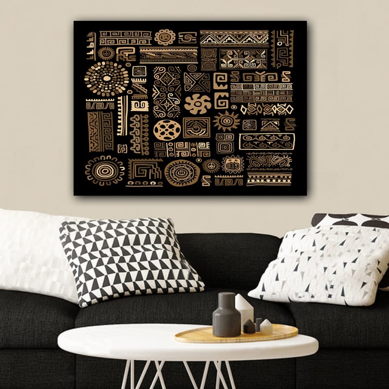 Canvastavla 70x100 cm - Abstrakt mönster med geometriska former och symboler i guld mot en svart bakgrund - Guld / Svart - Inredning - Tavlor & posters - Canvastavla