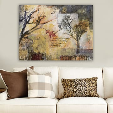 Canvastavla 70x100 cm - Abstrakt skildring av träd i höstlandskap med inslag av text och färgglada löv - Guld / Brun / Svart - Inredning - Tavlor & posters - Canvastavla