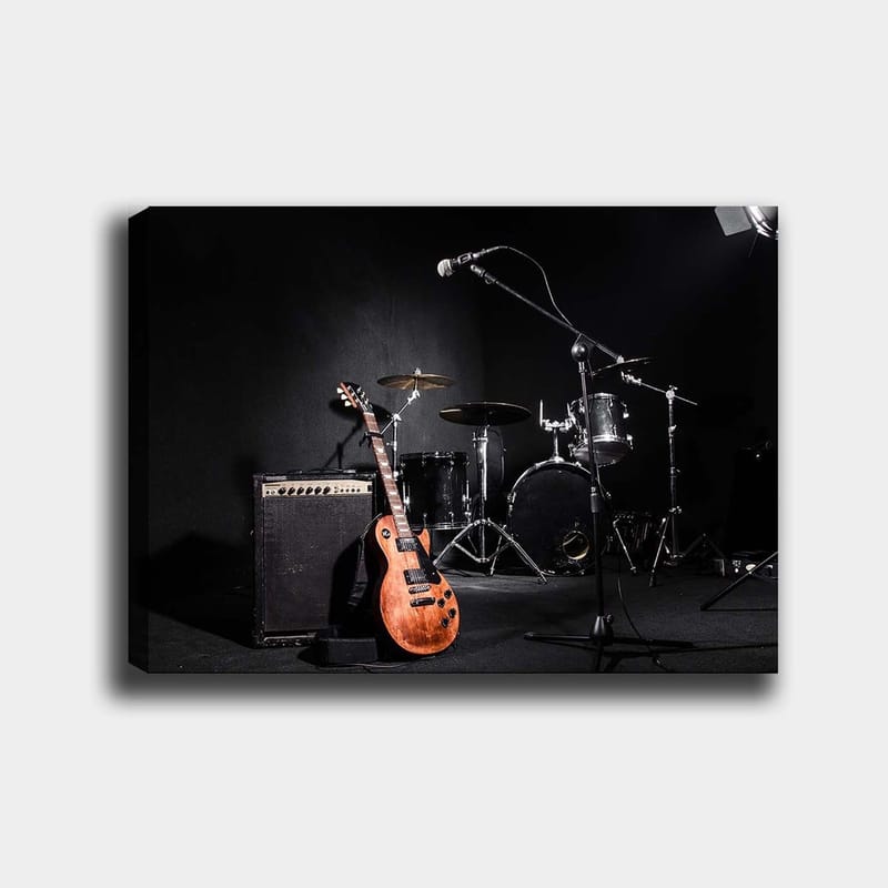 Canvastavla 70x100 cm - Akustisk gitarr och trummor i en musikstudio, Brun / Svart / Silver