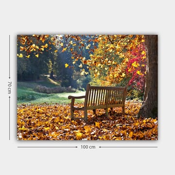 Canvastavla 70x100 cm - Bänk omgiven av färgglada höstlöv i en naturskön miljö - Orange / Gul / Röd - Inredning - Tavlor & posters - Canvastavla
