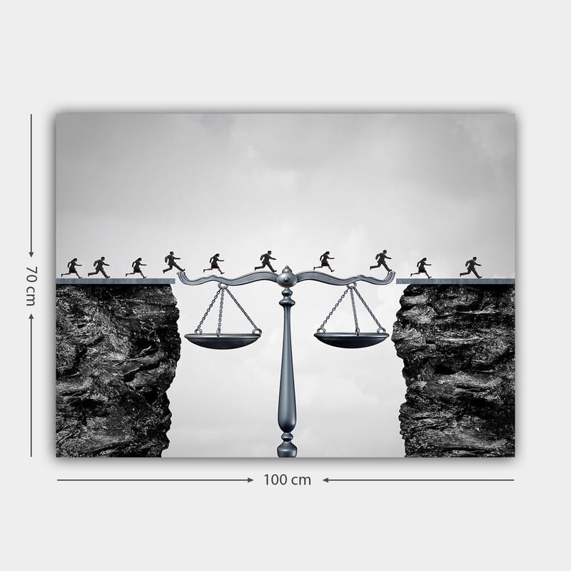 Canvastavla 70x100 cm - Balansvåg som symboliserar rättvisa, med små figurer som springer över en avgrund - Svart / Grå / Silver - Inredning - Tavlor & posters - Canvastavla