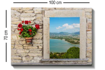Canvastavla 70x100 cm - Blomkruka med röda blommor på en stenig vägg som ramar in en vacker utsikt över havet och landskapet - Röd / Grön / Beige - Inredning - Tavlor & posters - Canvastavla