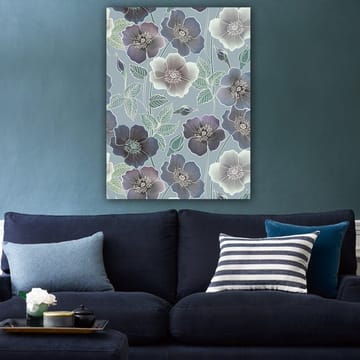 Canvastavla 70x100 cm - Blommor i olika nyanser av blått och lila med detaljerade bladverk - Mörkblå / Ljusblå / Lila - Inredning - Tavlor & posters - Canvastavla