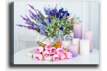 Canvastavla 70x100 cm - Blomsterarrangemang med rosa rosor och lila blommor i en vit vas - Rosa / Lila / Grön - Inredning - Tavlor & posters - Canvastavla