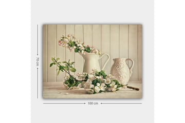 Canvastavla 70x100 cm - Blomsterarrangemang med vita kannor och grenar i en stillsam komposition - Vit / Ljusrosa / Grön - Inredning - Tavlor & posters - Canvastavla