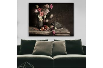 Canvastavla 70x100 cm - Bukett av färgglada rosor i en dekorativ vas, med några blommor som fallit utanför vasen - Rosa / Vit / Mörkröd - Inredning - Tavlor & posters - Canvastavla
