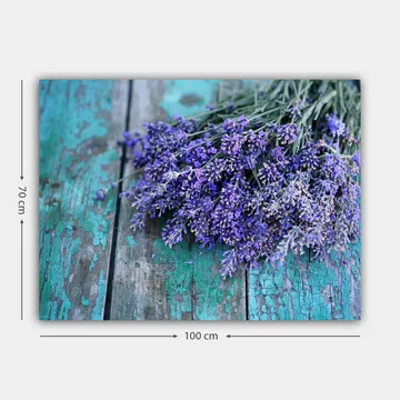 Canvastavla 70x100 cm - Bukett av lavendel placerad på en slitna, turkosfärgad träyta - Lila / Turkos - Inredning - Tavlor & posters - Canvastavla
