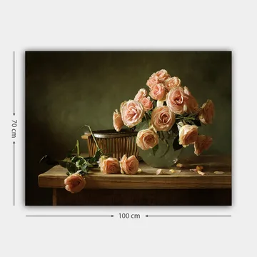 Canvastavla 70x100 cm - Bukett av ljusrosa rosor i en glasvas på ett träbord - Ljusrosa / Grön / Brun - Inredning - Tavlor & posters - Canvastavla