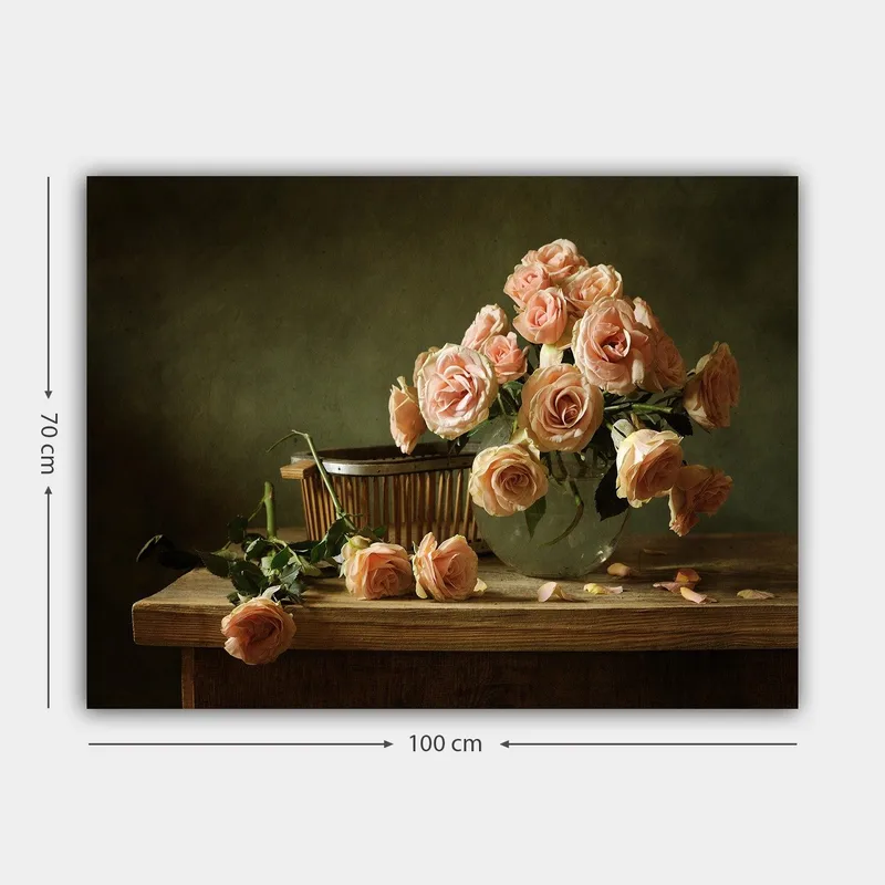 Canvastavla 70x100 cm - Bukett av ljusrosa rosor i en glasvas på ett träbord - Ljusrosa / Grön / Brun - Inredning - Tavlor & posters - Canvastavla