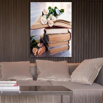 Canvastavla 70x100 cm - Bukett av rosor ligger på en hög av böcker - Ljusrosa / Beige / Brun - Inredning - Tavlor & posters - Canvastavla
