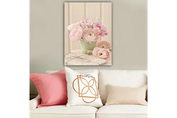 Canvastavla 70x100 cm - Bukett med rosa ranunkler i en grön kruka - Rosa / Grön / Vit - Inredning - Tavlor & posters - Canvastavla