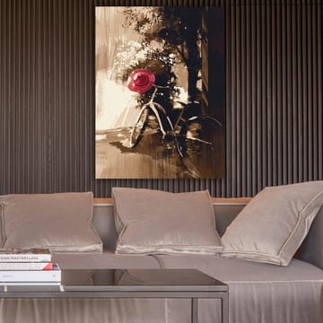 Canvastavla 70x100 cm - Cykel med en röd hatt som står i en grönskande miljö - Röd / Brun / Svart - Inredning - Tavlor & posters - Canvastavla
