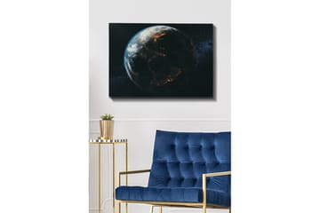 Canvastavla 70x100 cm - Detaljerad avbildning av jorden sedd från rymden, med fokus på kontinenternas former och ljus från städerna - Mörkblå / Grön / Vit - Inredning - Tavlor & posters - Canvastavla