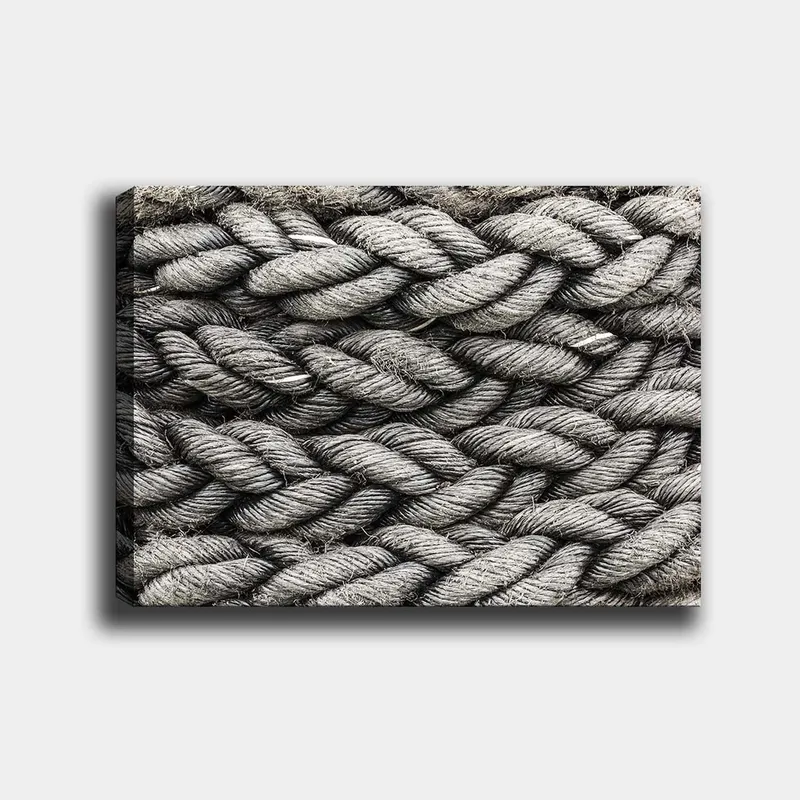 Canvastavla 70x100 cm - Detaljerad närbild av flätat rep med en textur som framhäver dess struktur och materialitet, Grå / Svart