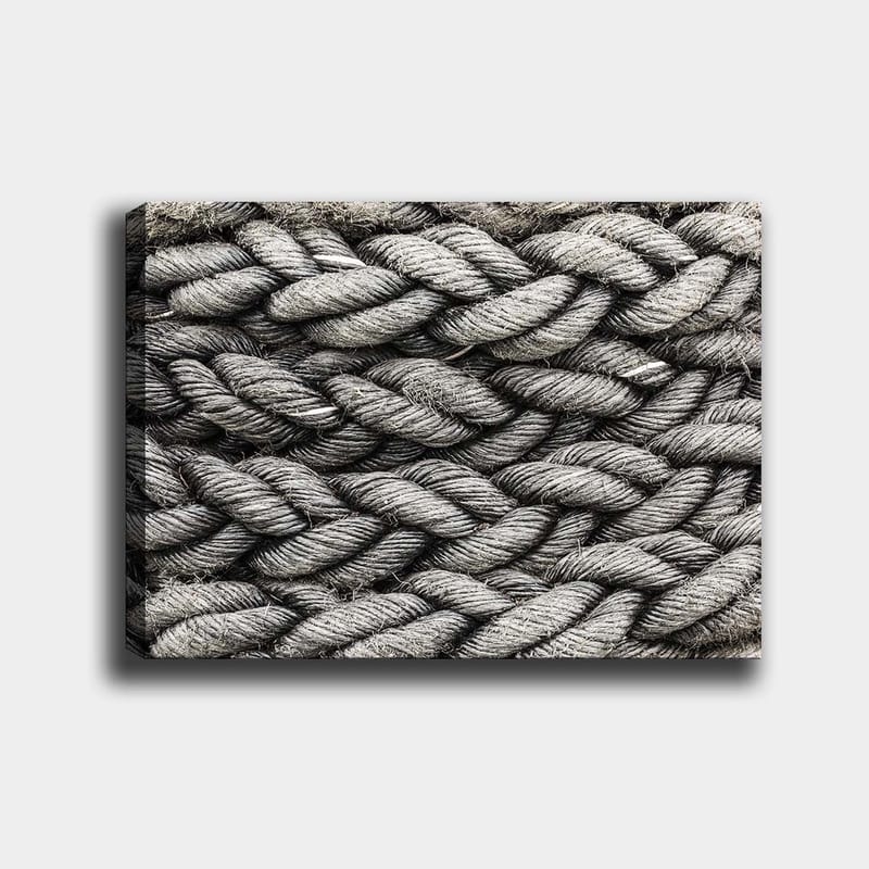 Canvastavla 70x100 cm - Detaljerad närbild av flätat rep med en textur som framhäver dess struktur och materialitet, Grå / Svart
